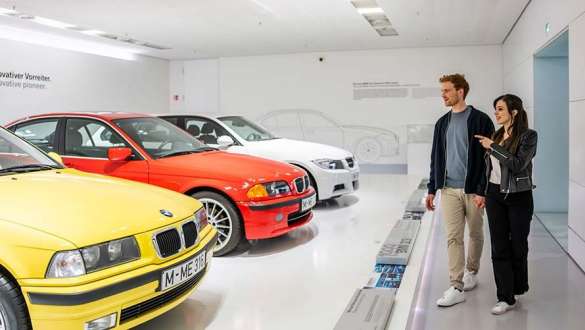Couple explores the Classic exhibition at the BMW Museum