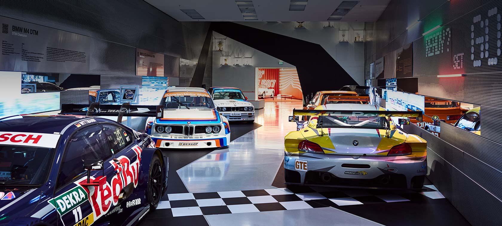 DTM Fahrzeuge der BMW Motorsport Serie im BMW Museum
