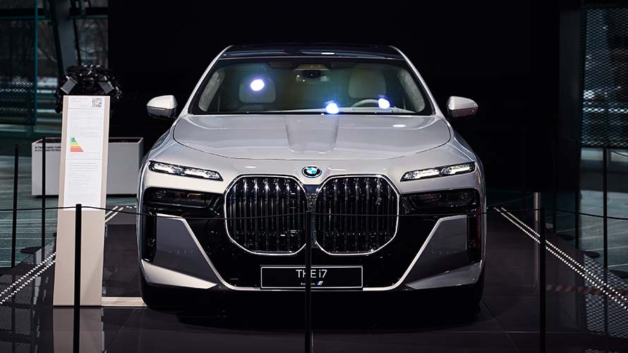 BMW i7. Oxidgrau metallic. BMW i7. Oxidgrau metallic.