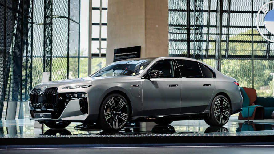 BMW 7er. BMW Individual Frozen Pure Grey metallic. BMW 7er. BMW Individual Frozen Pure Grey metallic.