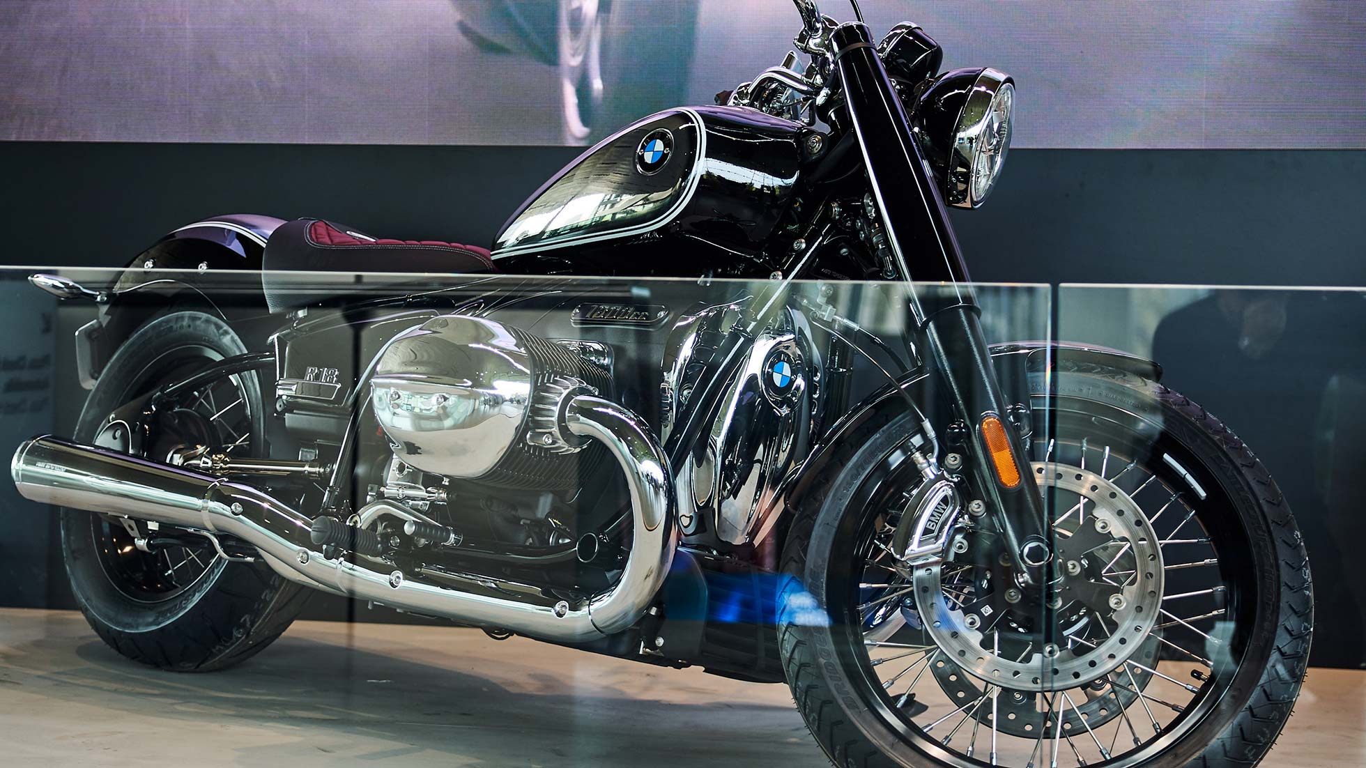 BMW Motorrad Seitenansicht Seitenansicht eines BMW Motorrad aus der BMW Welt Ausstellung in München