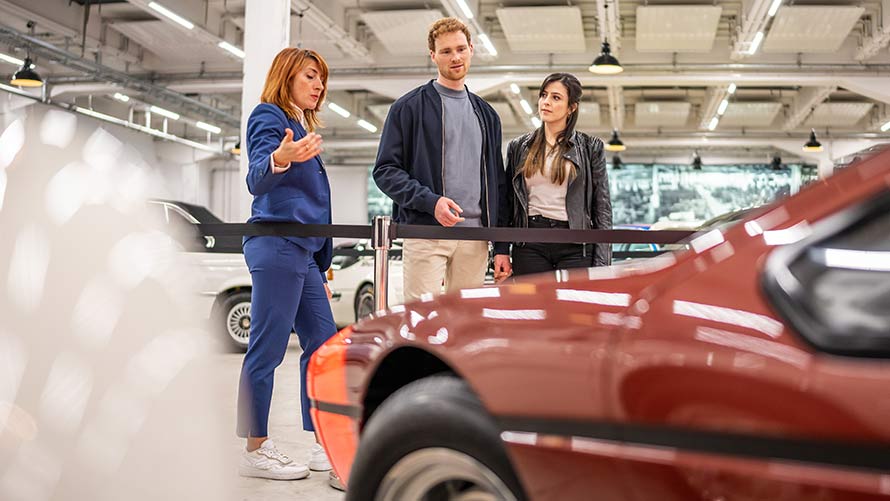 GUIDED TOURS IN BMW WELT MUNICH, BMW MUSEUM and BMW GROUP PLANT