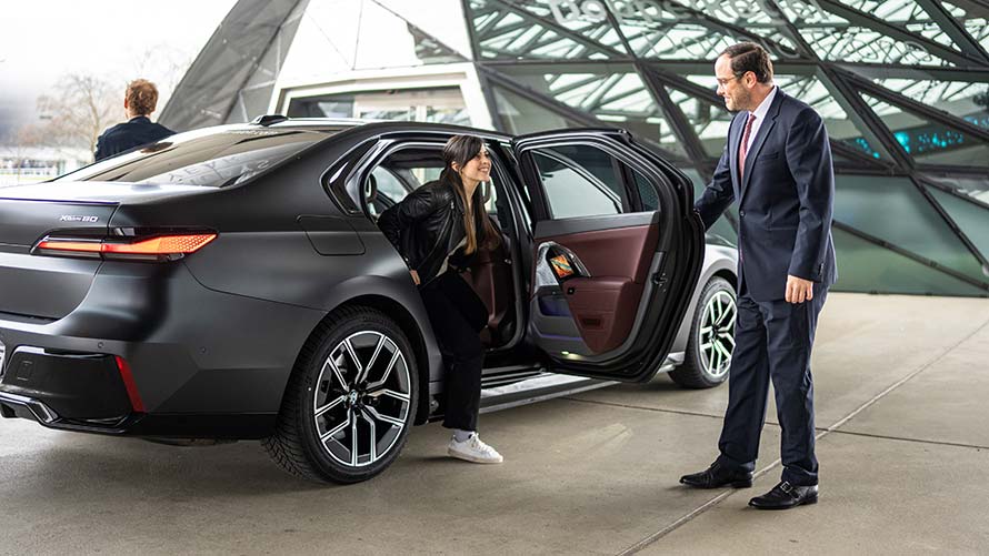 Woman arrives at BMW Welt with the Chauffeur Service