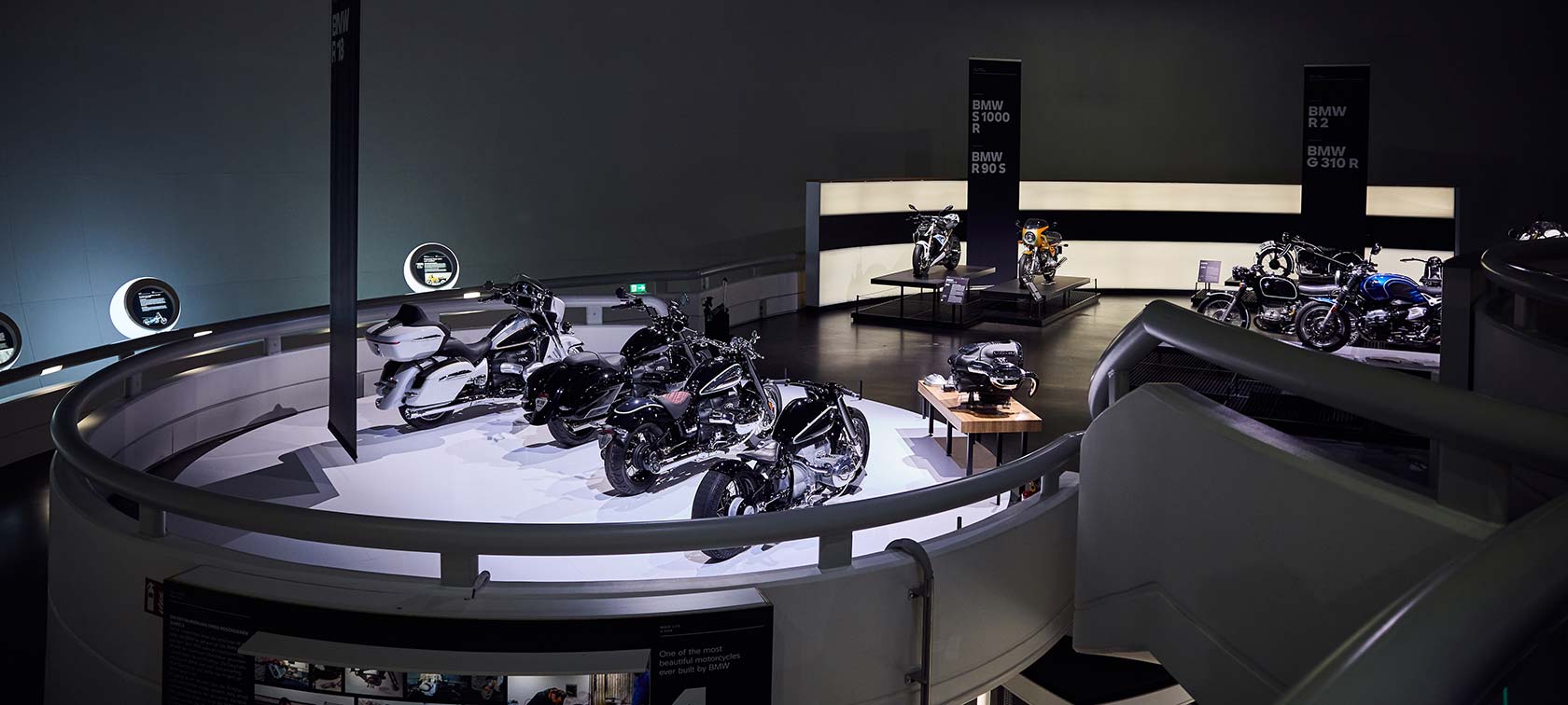BMW Museum Motorrad Ausstellung mit verschiedenen Modellen