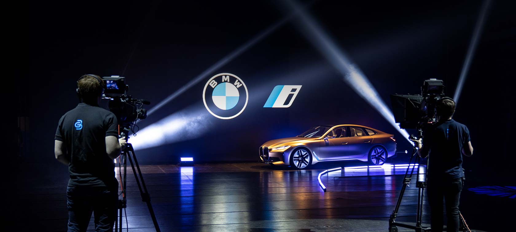 With the six different streaming and TV studios in the BMW event areas, you benefit from the latest recording and transmission technology for uniquely staged content formats.