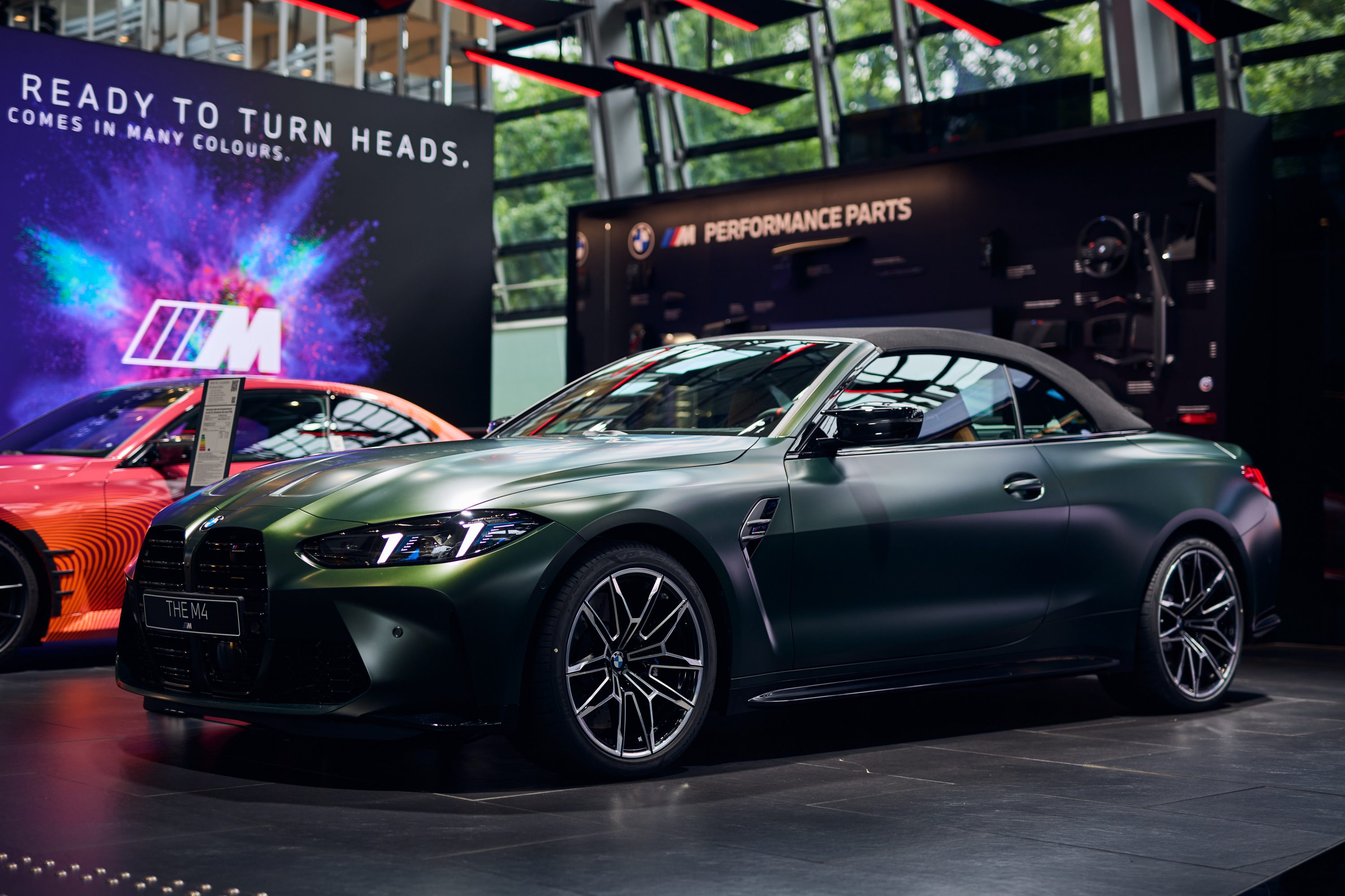 BMW Welt Ausstellungen M4 Cabrio