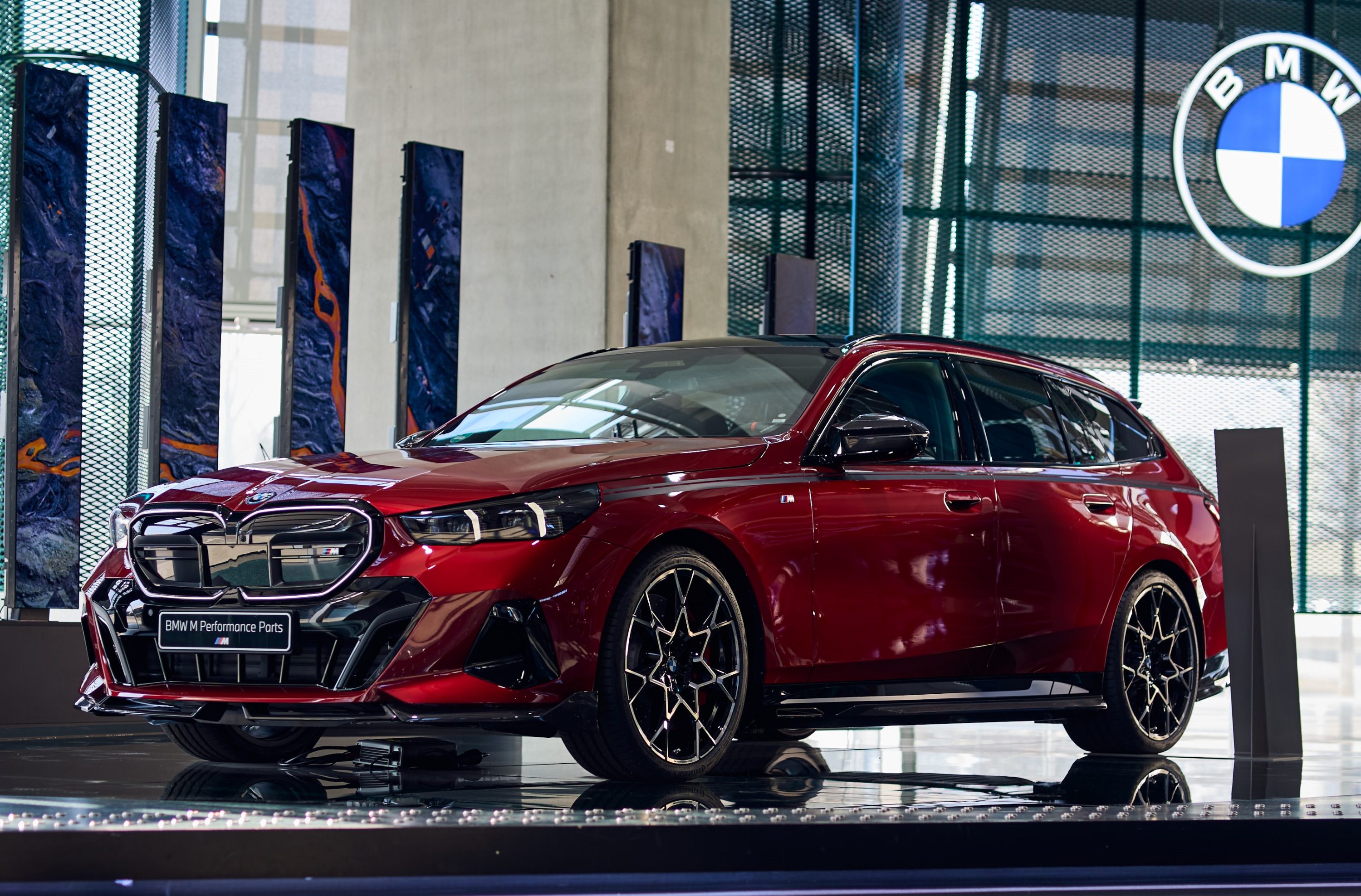 BMW Welt Ausstellungen i5 M60