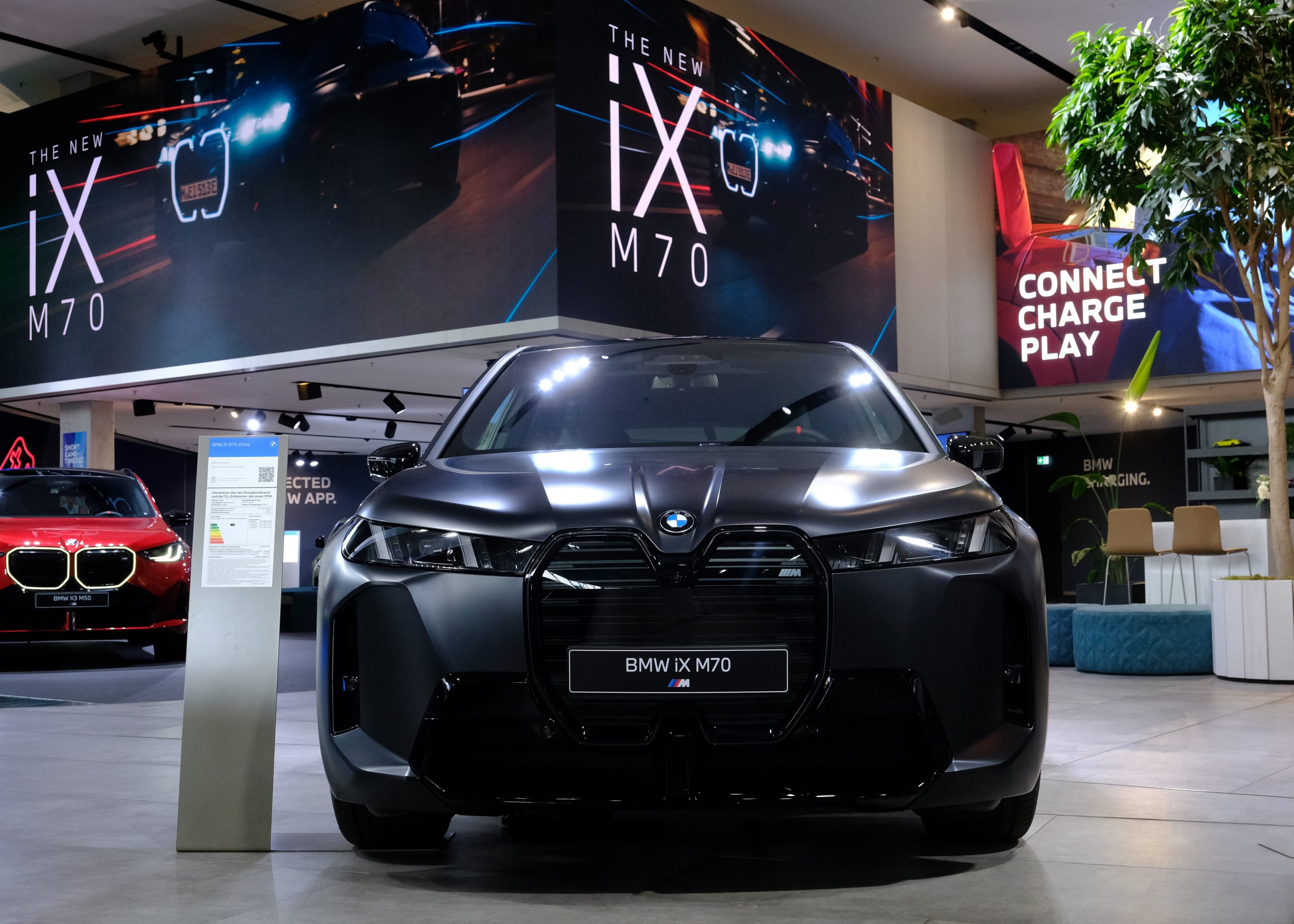 BMW Welt Ausstellungen iX M70 xDrive