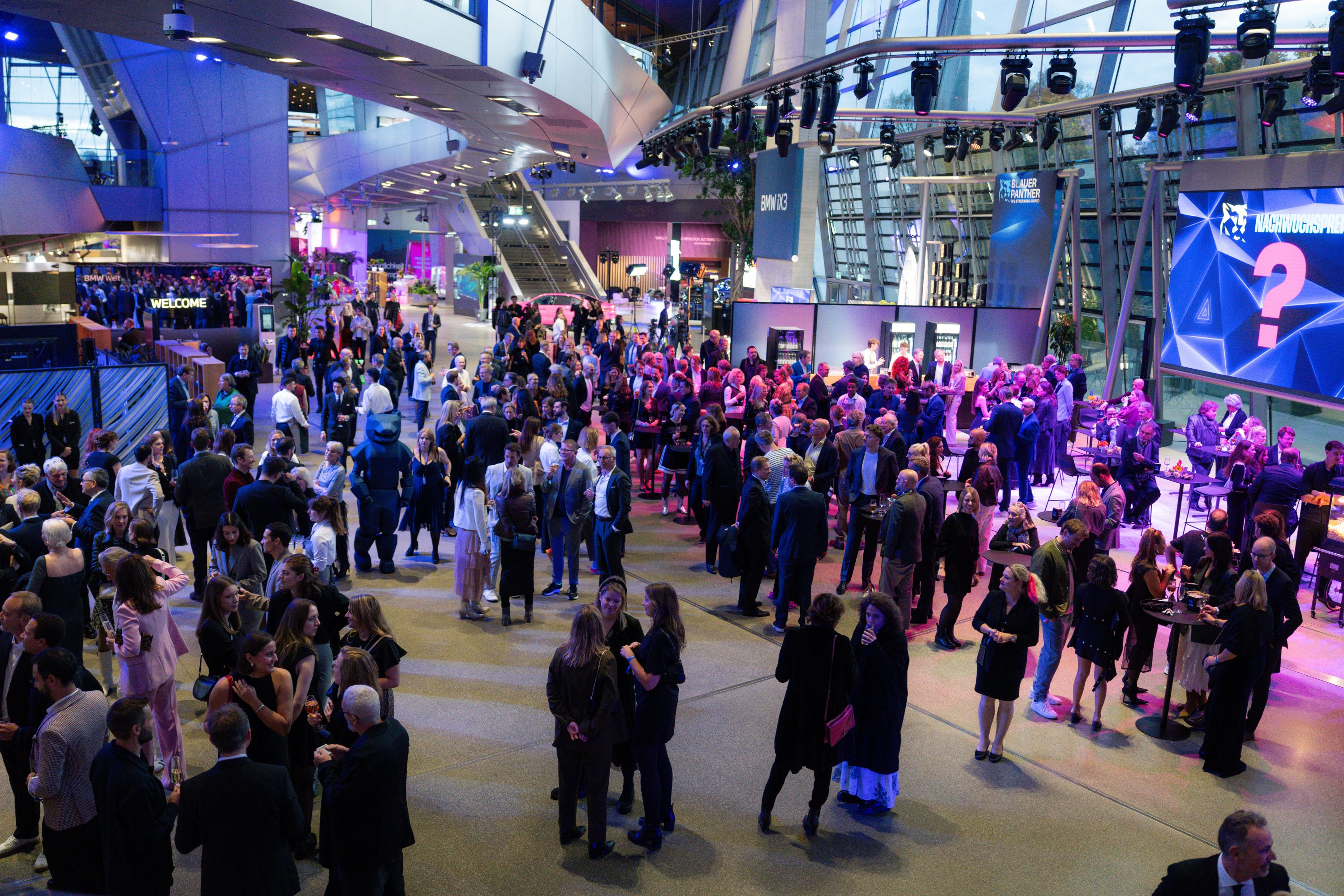 BMW Welt Inspirationen Blauer Panther