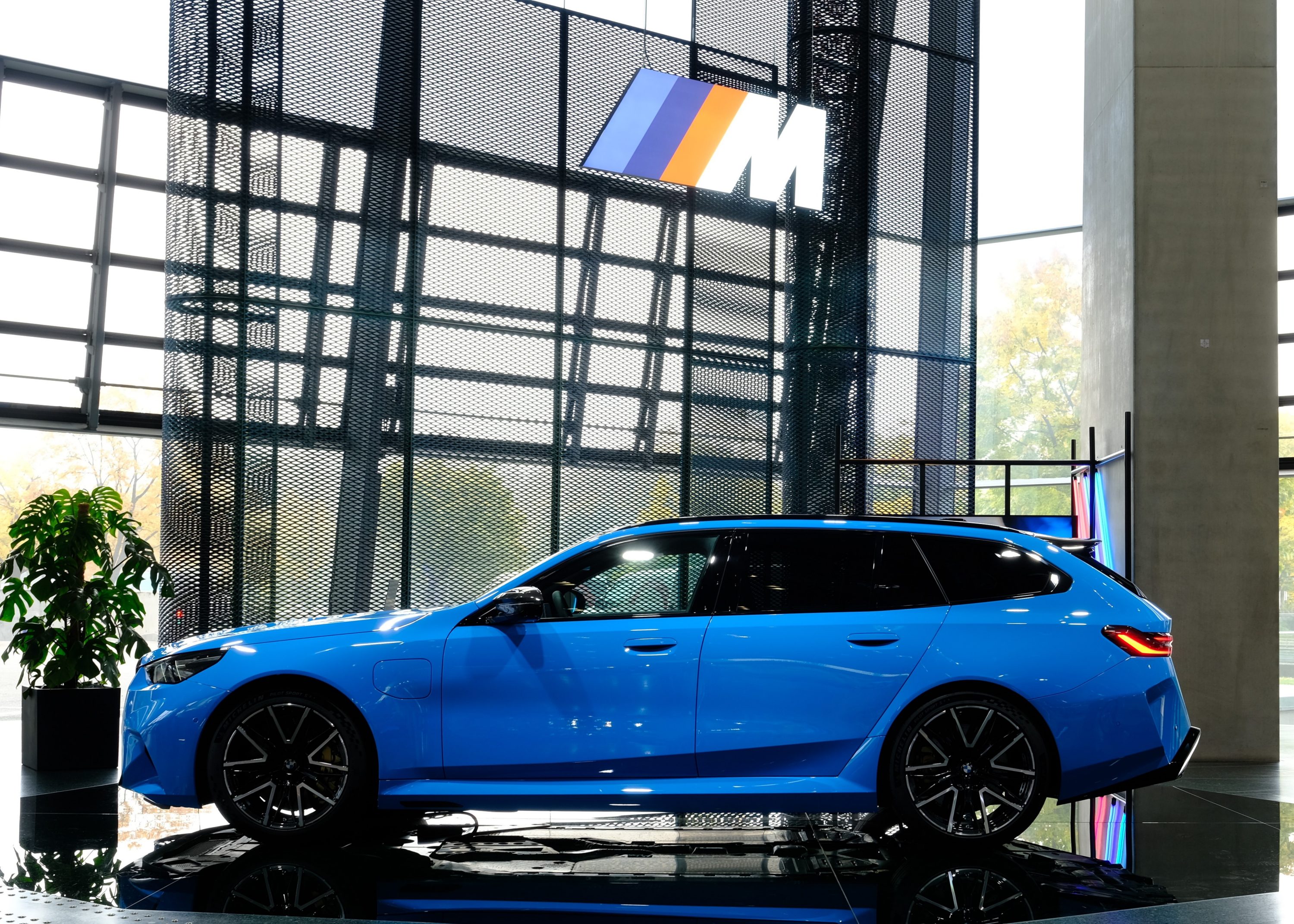 BMW Welt Ausstellungen M5 Touring.