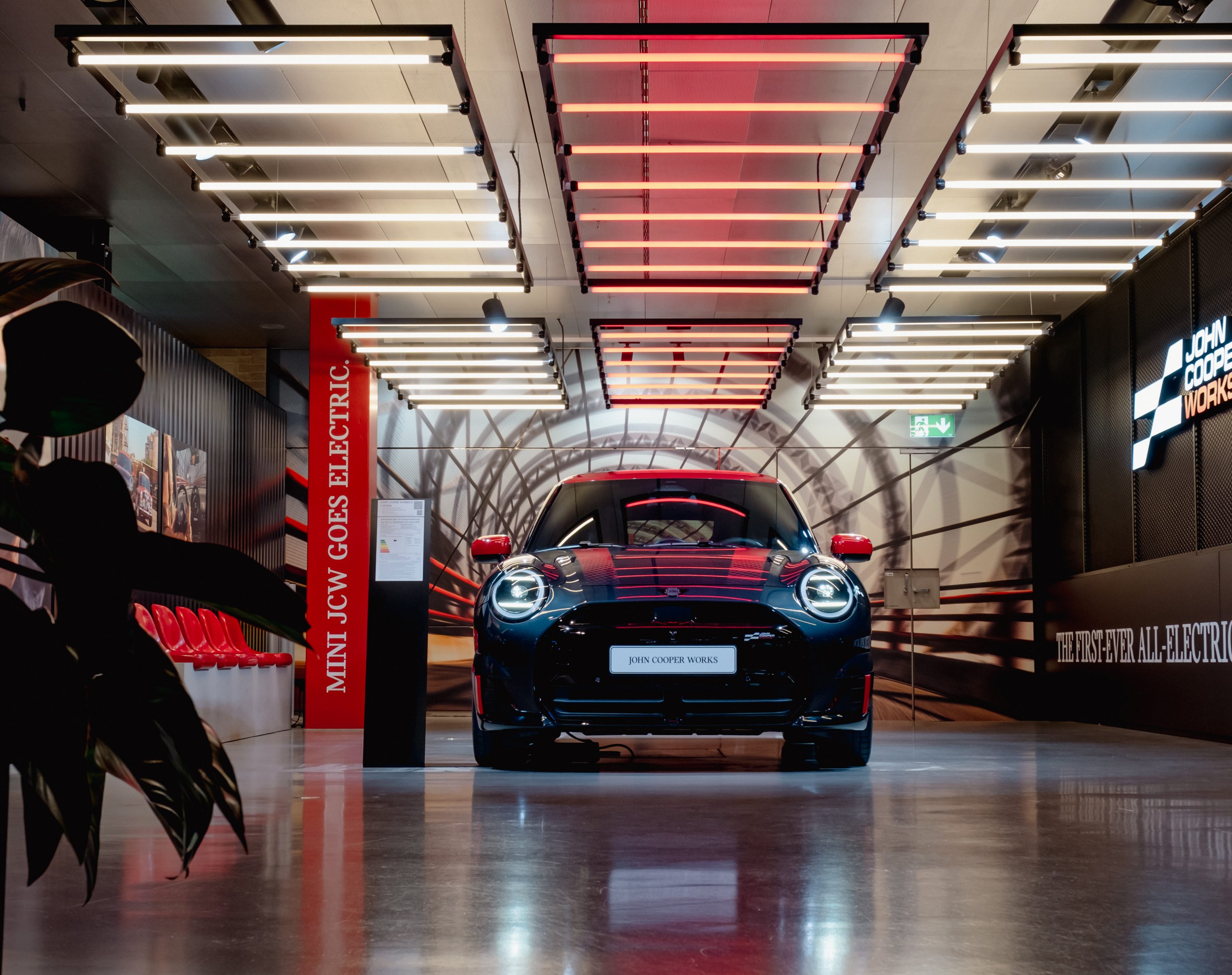 BMW Welt Ausstellungen MINI JCW E