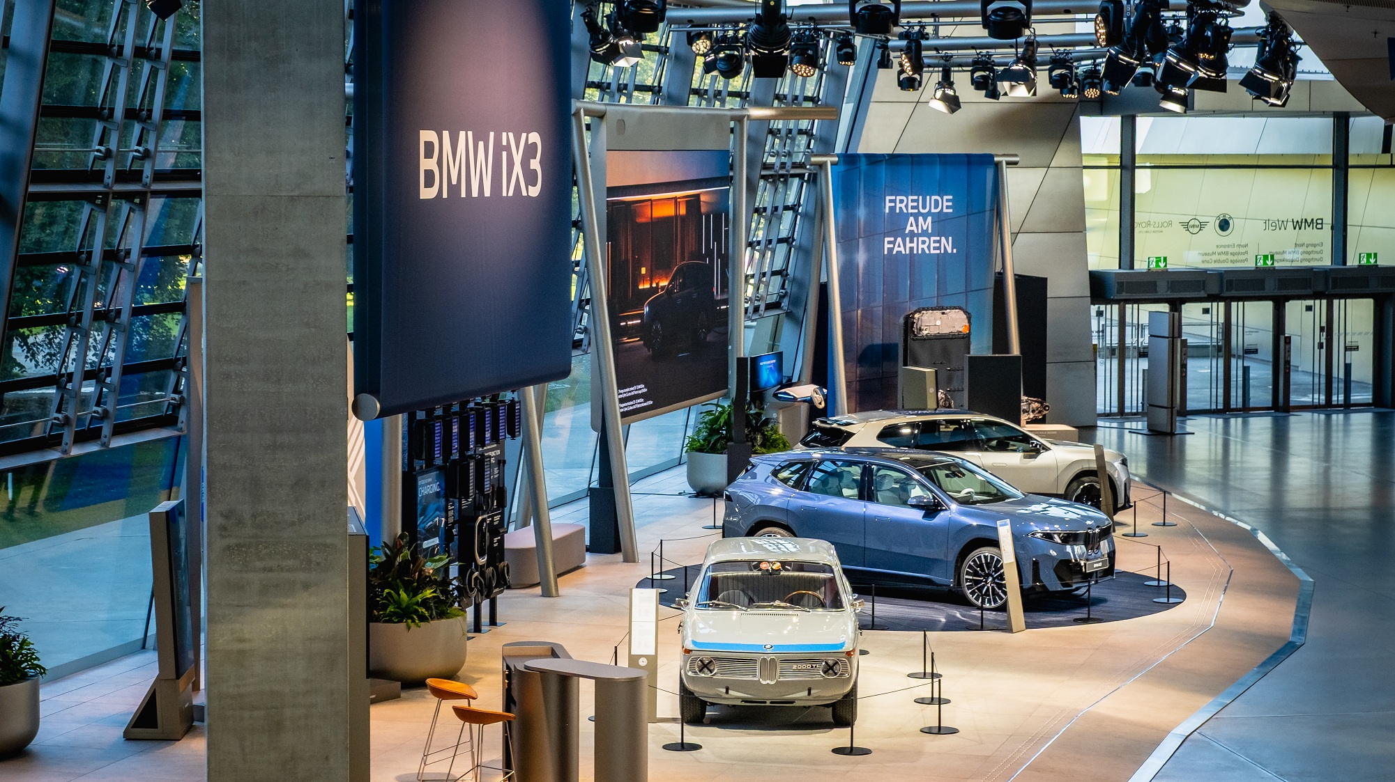 Ausstellungsfäche BMW Welt der Neuen Klasse.
